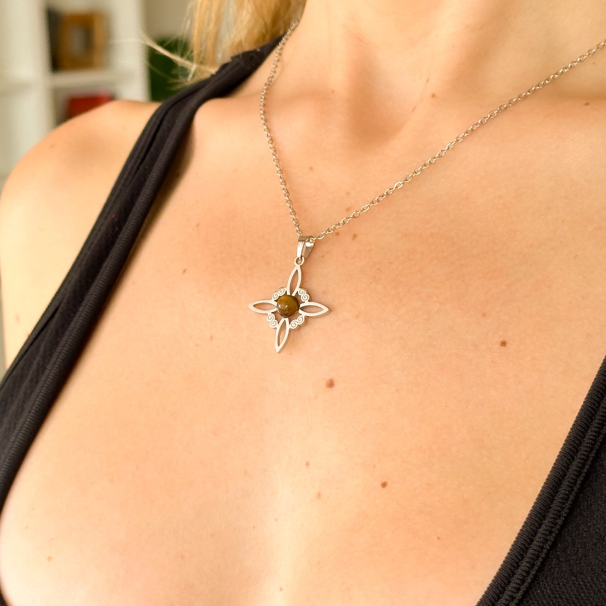 Amuleto Nudo de Bruja con Ojo de Tigre 🧙🏼♀️