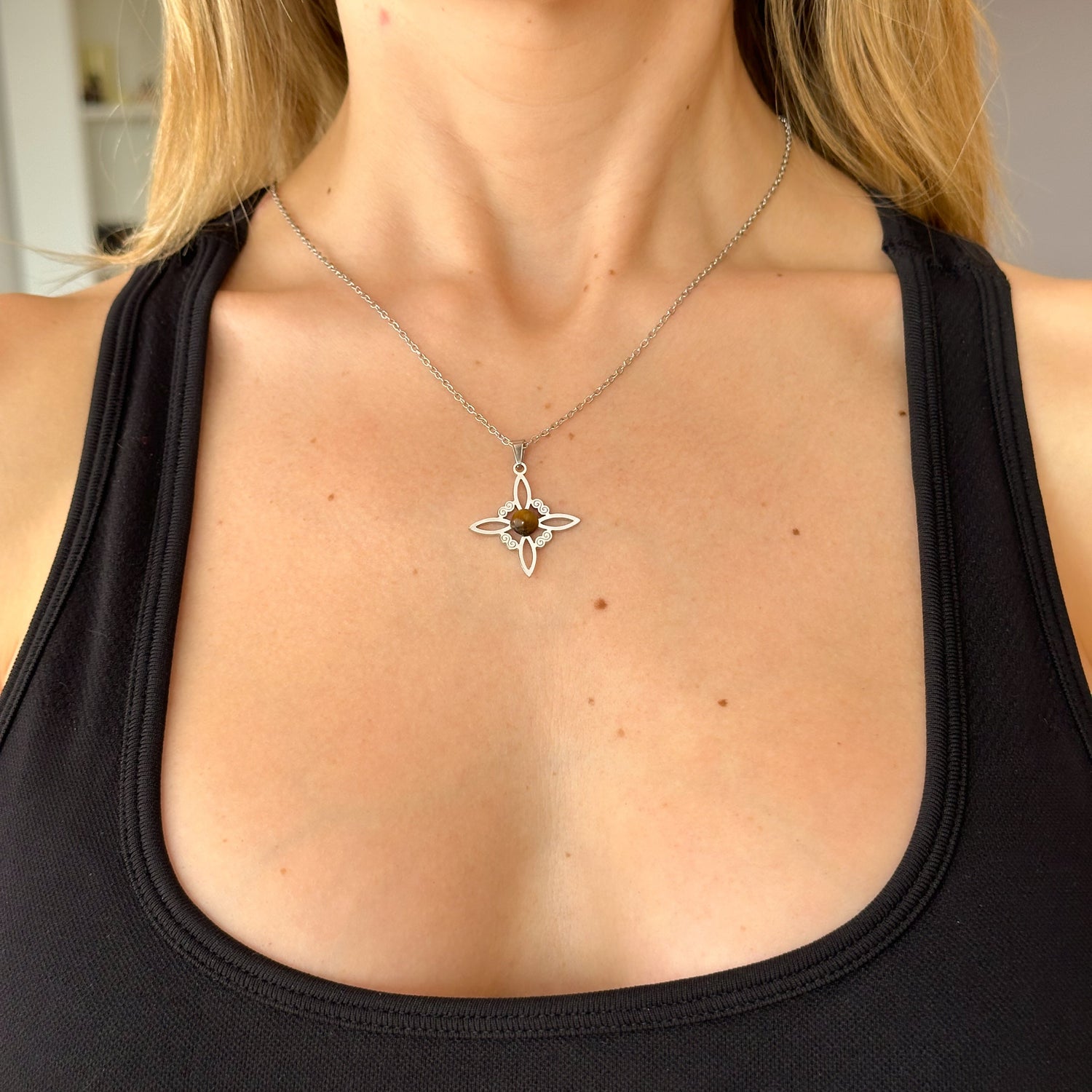 Amuleto Nudo de Bruja con Ojo de Tigre 🧙🏼‍♀️