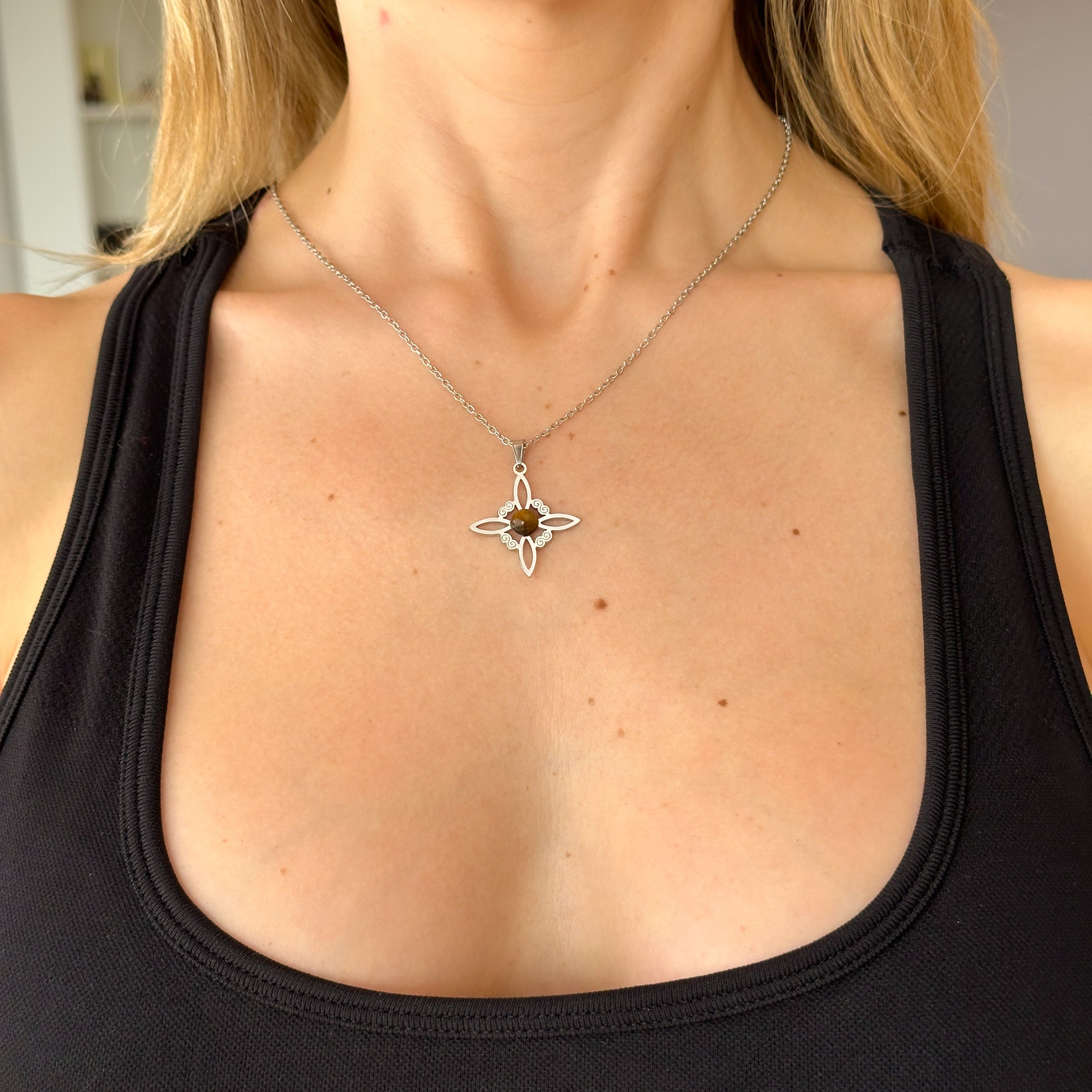 Amuleto Nudo de Bruja con Ojo de Tigre 🧙🏼‍♀️