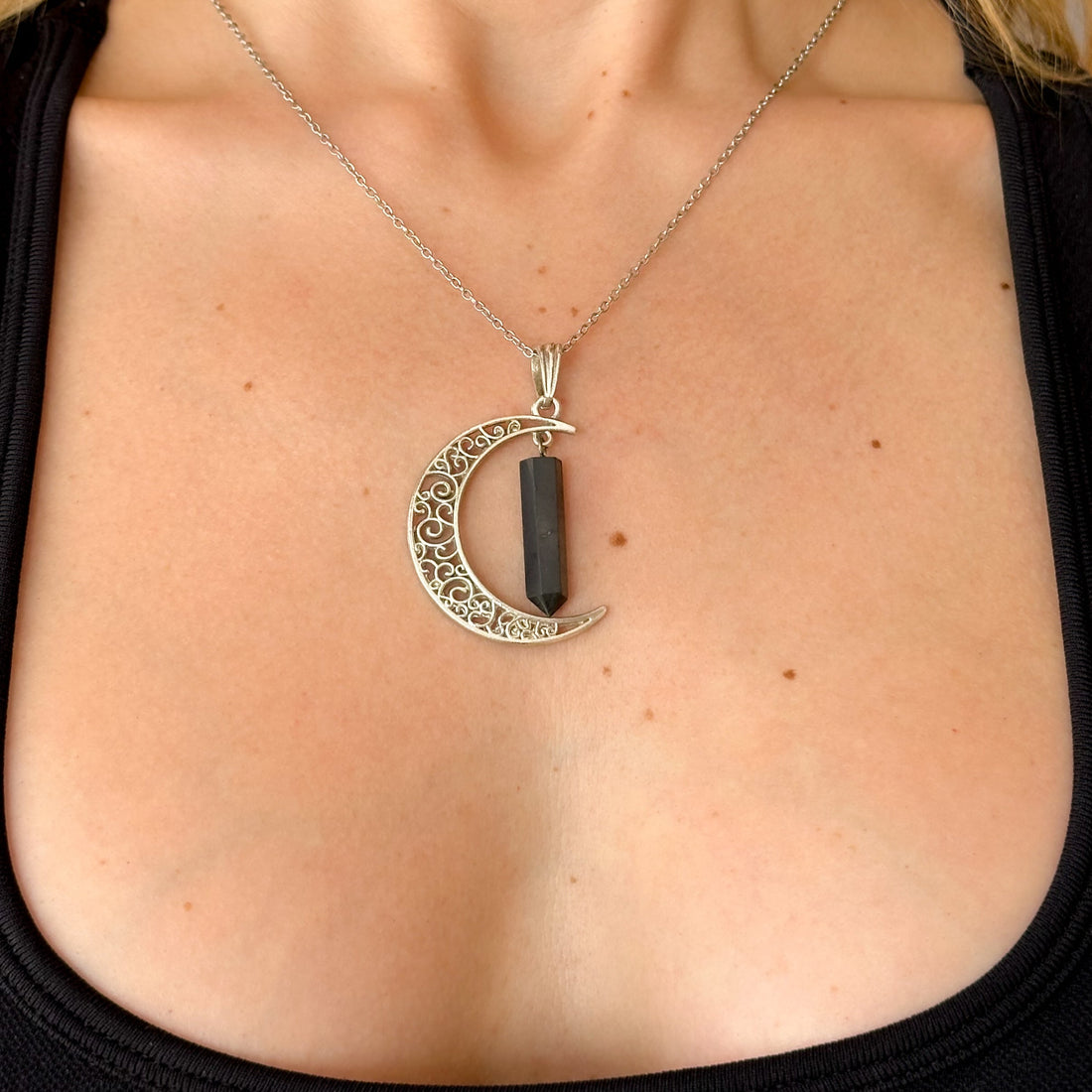 Luna Protectora con Turmalina 🌙